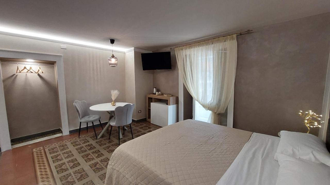 I 3 Principi, Garibaldi Suites คาตาเนีย ภายนอก รูปภาพ