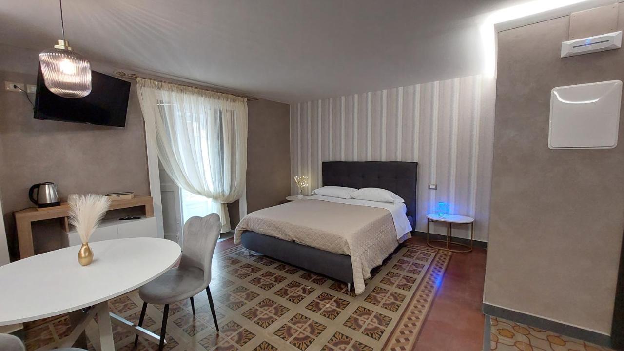 I 3 Principi, Garibaldi Suites คาตาเนีย ภายนอก รูปภาพ